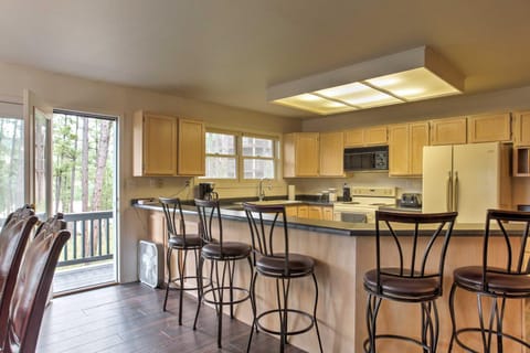 Spacious Hideaway in Ruidoso with Multi-Level Deck! House in Ruidoso