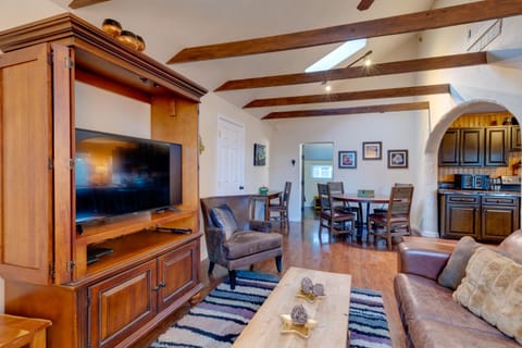 Rustic Log Cabin with Studio about 5 Mi to Pikes Peak! Cabin in Green Mountain Falls