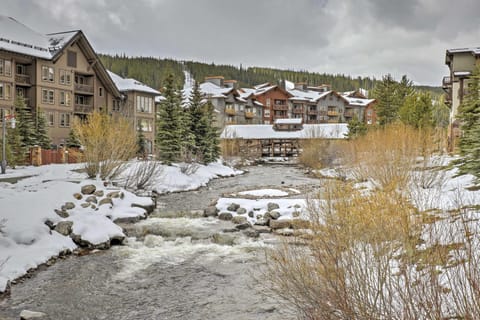 Walk to American Eagle Lift Copper Mountain Condo Apartment in Copper Mountain