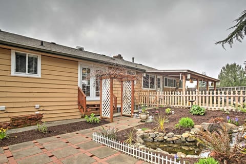 SeaTac House with Patio, 15 Mi to Downtown Seattle! House in SeaTac