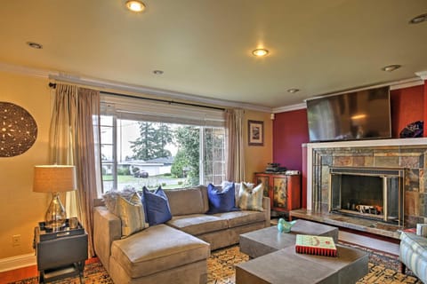 SeaTac House with Patio, 15 Mi to Downtown Seattle! House in SeaTac