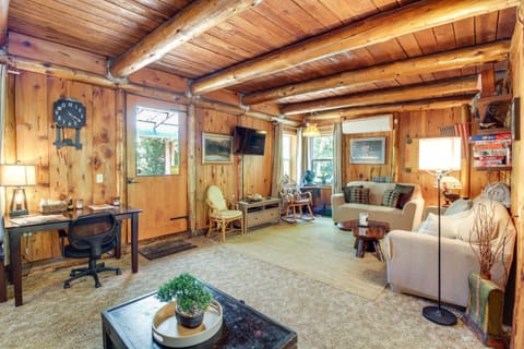 Hike to the Coast! Log Cabin on 5 Acres in Bandon Cabin in Oregon