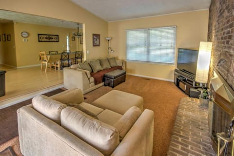 Private Plymouth Hideaway - 13 Miles to Ann Arbor! House in Superior Charter Township