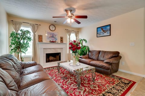 Suburban Atlanta Vacation Home - 20 Mi to Downtown House in Union City