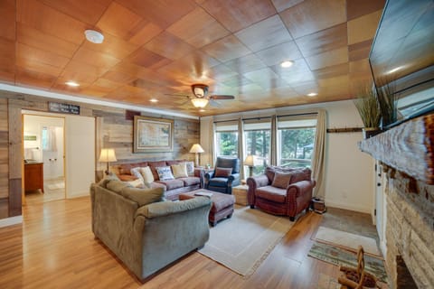 Waterfront Monticello Home with Fire Pit and Deck! House in Indiana