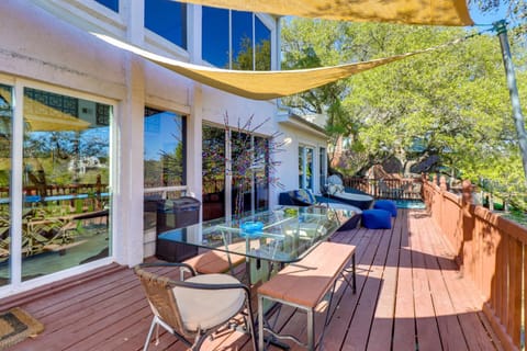 Waterfront Lake Travis Luxury Home with Large Deck! House in Briarcliff