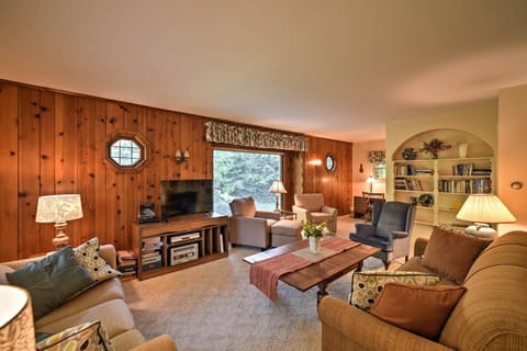 Family-Friendly Fish Creek Cape House with Deck! House in Door County