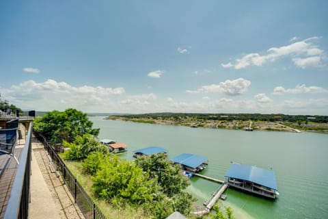 The South Shore of Lake Travis Spicewood Condo Apartment in Briarcliff