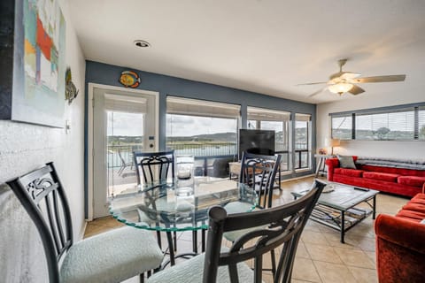 The South Shore of Lake Travis Spicewood Condo Apartment in Briarcliff
