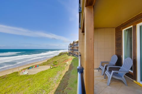 Lincoln City Vacation Rental with Pool and Ocean Views Apartment in Lincoln Beach