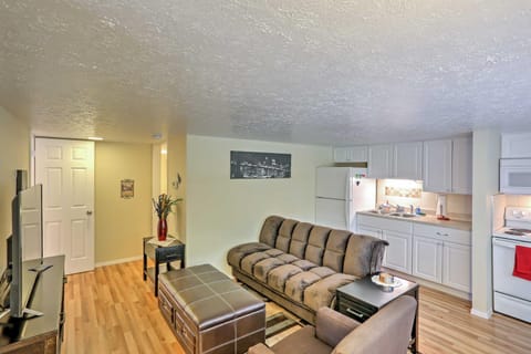 Lake Erie Unit with Fire Pit 30 Mi to Cedar Point! Apartment in Lake Erie