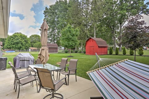 Lake Erie Unit with Fire Pit 30 Mi to Cedar Point! Apartment in Lake Erie