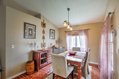 Lakefront Brandon Home with Patio and Screened Lanai! House in Brandon