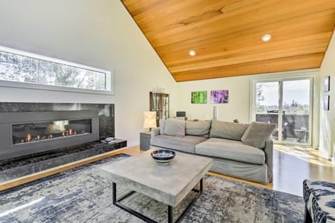 Luxe Santa Rosa Home about 3 Mi to Downtown! House in Santa Rosa