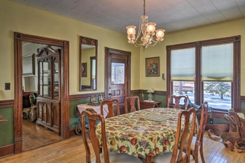 Spacious Home Easy Walk to Pine Mtn Lake! House in Minnesota