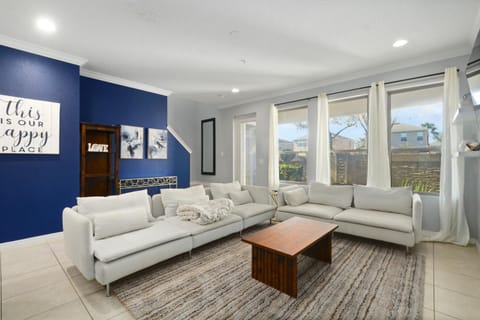 4 Mi to Dtwn Home with Pool Access in Sanford House in Sanford