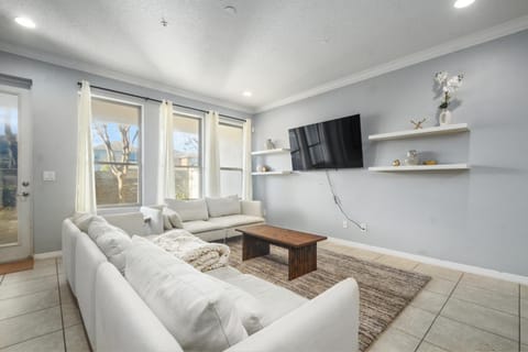 4 Mi to Dtwn Home with Pool Access in Sanford House in Sanford