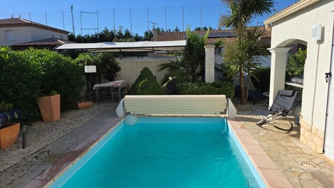 Property building, Swimming pool, Breakfast