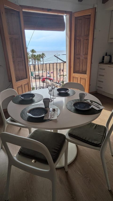 View (from property/room), Balcony/Terrace, Dining area, Sea view