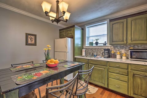 2 Mi to Ark Encounter Updated Williamstown Apt! Apartment in Williamstown