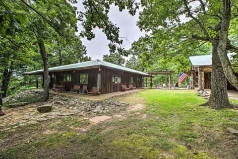 Pine Lodge Cabin on 450 Acres in Ozark Mountains Cabin in Buffalo River