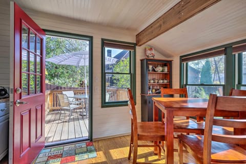 Walk to Lake George! Bolton Landing Cottage House in Bolton Landing