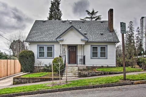 Central Eugene House with Updated Interior and Yard! House in Eugene