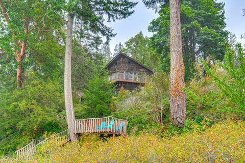 Waterfront Bainbridge Island Home Stunning Views! House in Suquamish