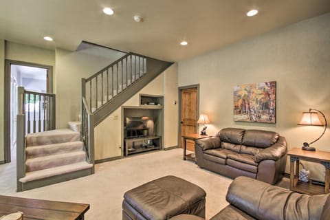 Rivers Edge Mtn Home Private Hot Tub and Views House in Colorado