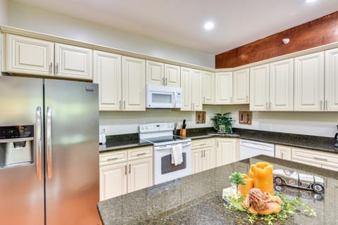 Cozy Sawyer Apartment - 2 Mi to Warren Dunes Park! Apartment in Sawyer