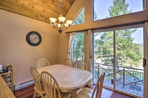 Riverfront Hungry Horse House with Large Deck! House in Hungry Horse