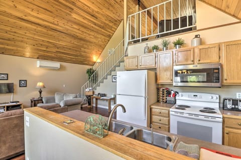 Riverfront Hungry Horse House with Large Deck! House in Hungry Horse