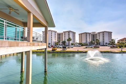 Sleek Pensacola Beach Condo Patio, Walk to Beach Apartment in Pensacola Beach