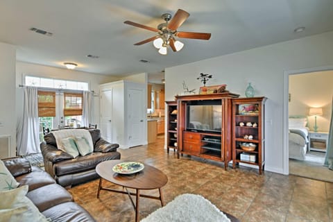 Walk to the Waves! Pass Christian Beach Retreat House in Pass Christian