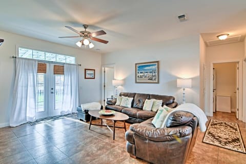 Walk to the Waves! Pass Christian Beach Retreat House in Pass Christian