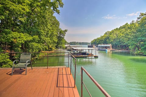 Spacious Georgia Getaway with Dock on Lake Lanier! House in Lake Lanier