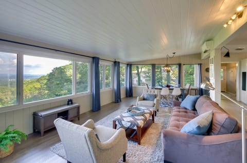 Hendersonville Home with Views - 3 Mi to Downtown! House in Laurel Park