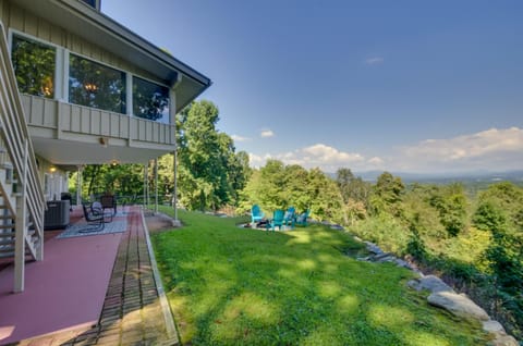 Hendersonville Home with Views - 3 Mi to Downtown! House in Laurel Park