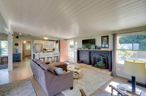 Hendersonville Home with Views - 3 Mi to Downtown! House in Laurel Park