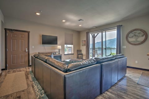 Cozy Manson Condo on Lake Chelan with Pool Access! Apartment in Manson