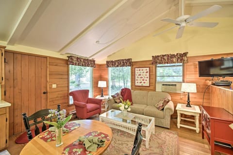 Cozy Cottage Duplex Walk to Peninsula State Park! House in Ephraim