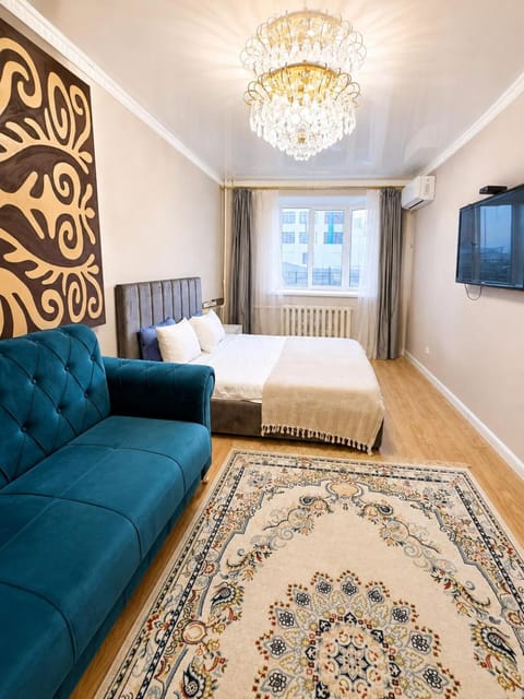 Bed, TV and multimedia, Living room, Photo of the whole room, Seating area, Bedroom