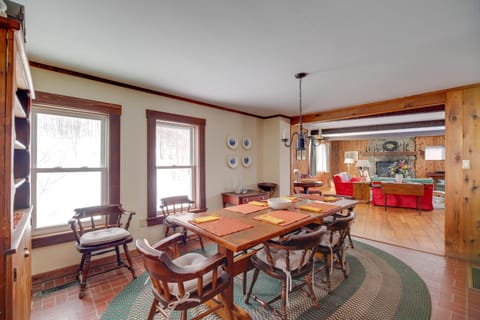 Chester Farmhouse on 100 Acres, 15 Min to Okemo! House in Chester