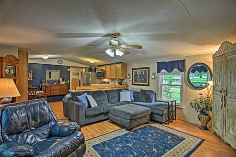 Hot Tub and Deck Tranquil Home Near Grand Lake House in Ozark Mountains