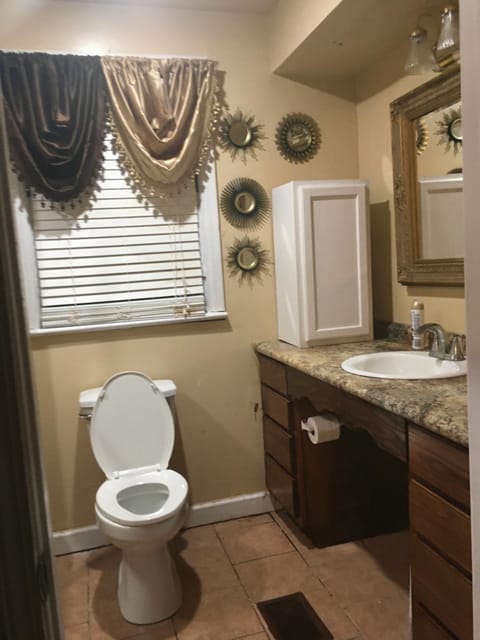 ONE OF THE BEST BARGAINS IN TOWN 50.00 A DAY Apartment in Montgomery