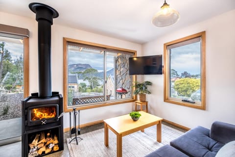 Natural landscape, TV and multimedia, Living room, Seating area, Mountain view, flat iron