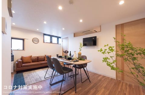 TV and multimedia, Living room, Seating area, Dining area, air conditioner
