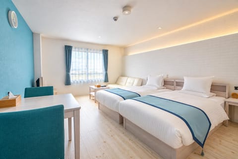 Bed, Living room, Seating area, Bedroom