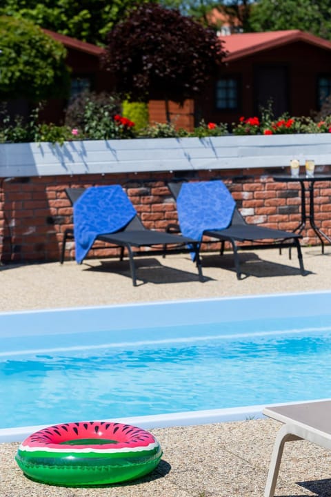 Swimming pool, Swimming pool