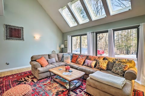 Peaceful Goshen Cottage with Screened Porch and Views! House in Goshen